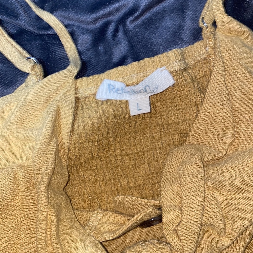 🪿Adorable Mustard Yellow romper! - Picture 5 of 11